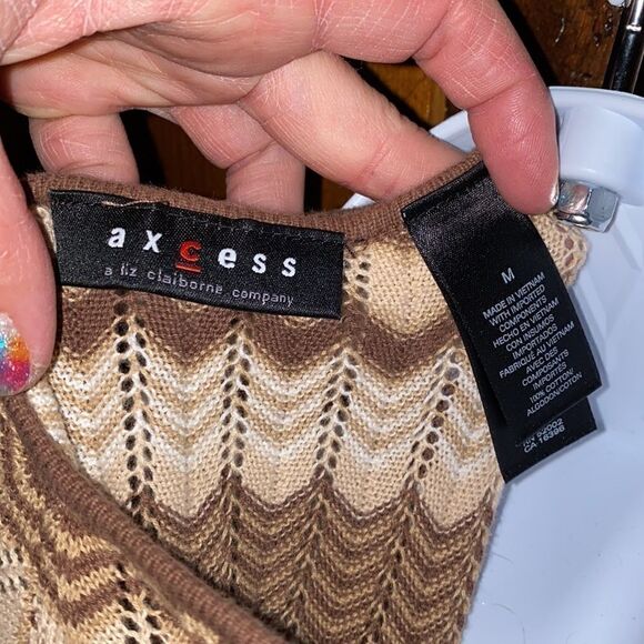 Liz Claiborne. AXCESS. Knit Top Size M - Picture 3 of 5